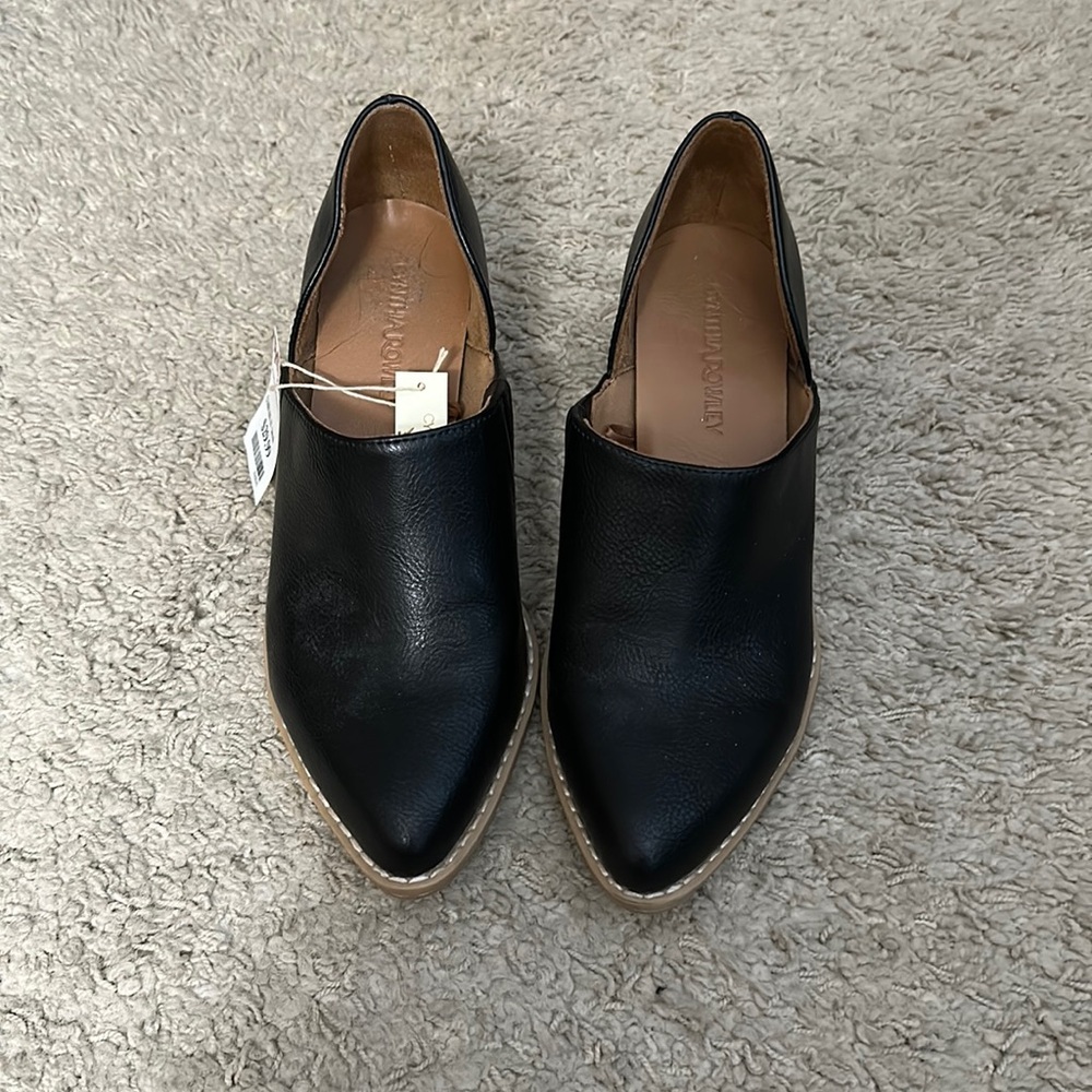 New with tags black shoes